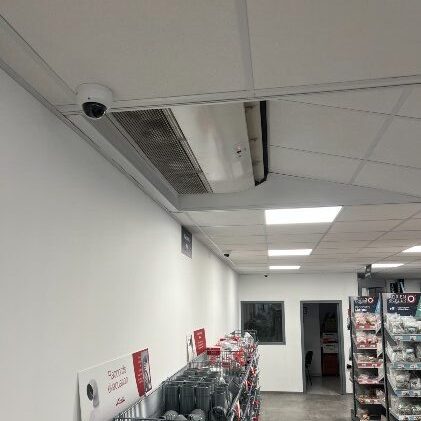 Caméra de surveillance dans un magasin